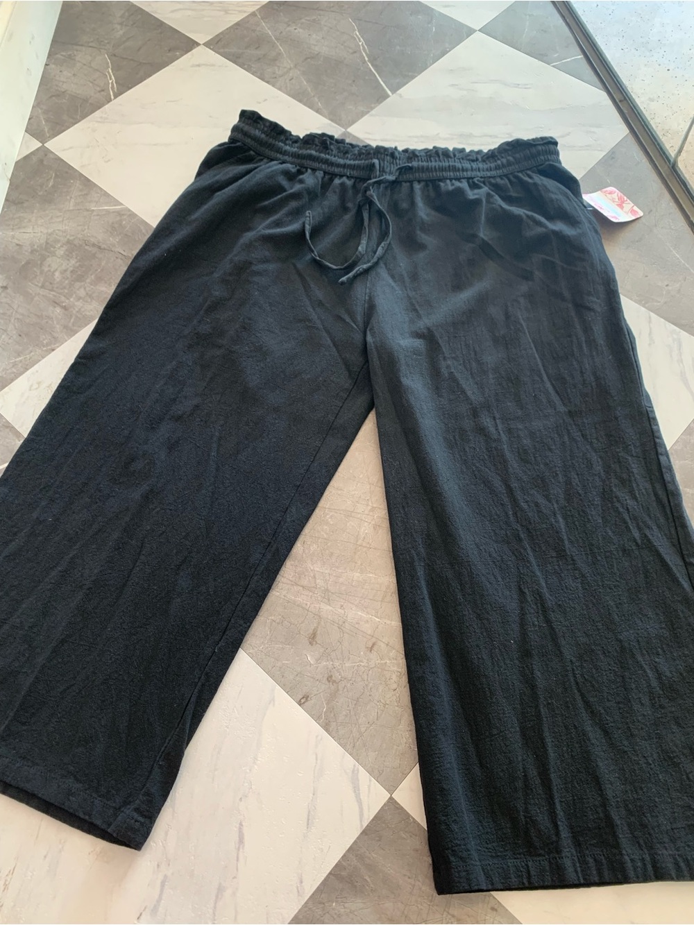 Women's Black Cropped Wide-Leg Pull-On Pants